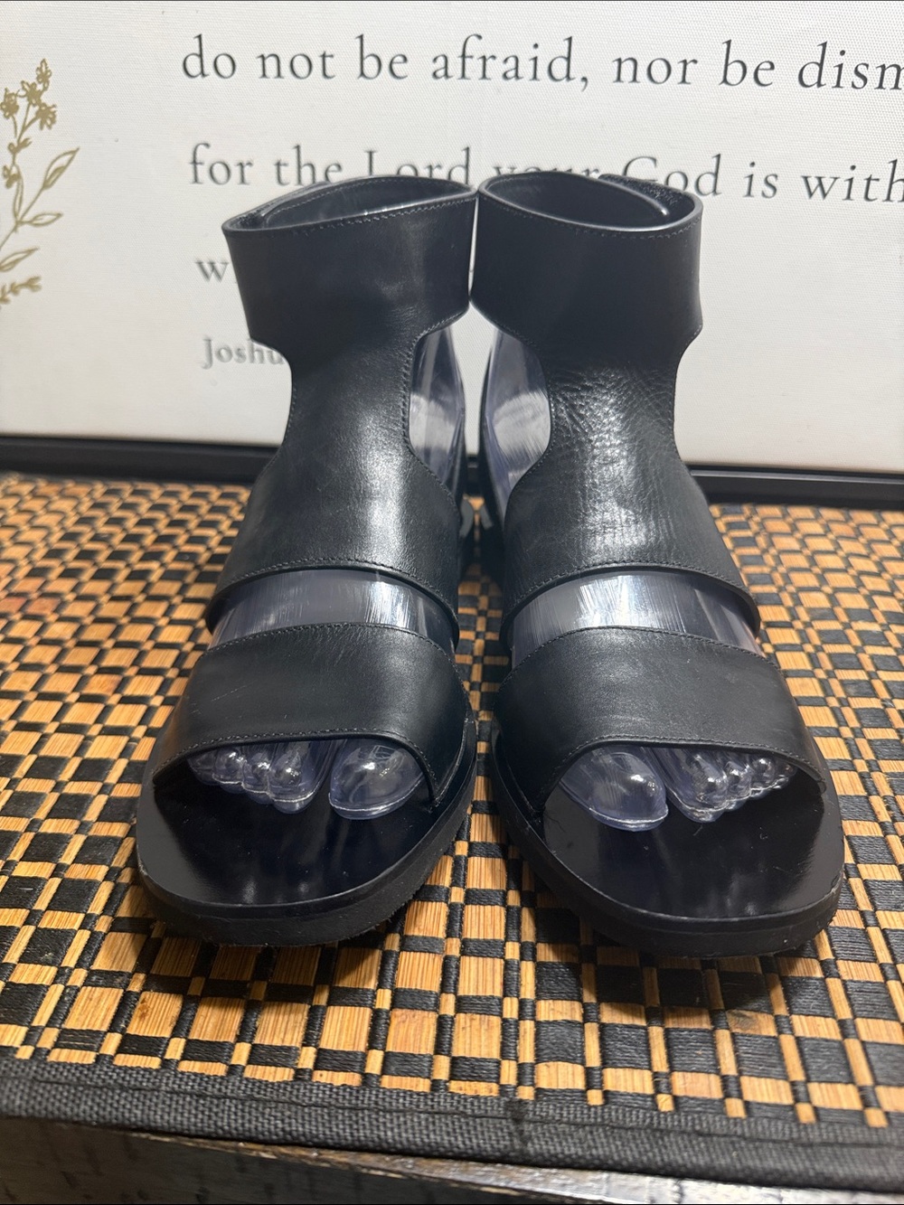 Vince Black Leather Open-Toe Ankle Sandals Women SZ:6.5 Box 17